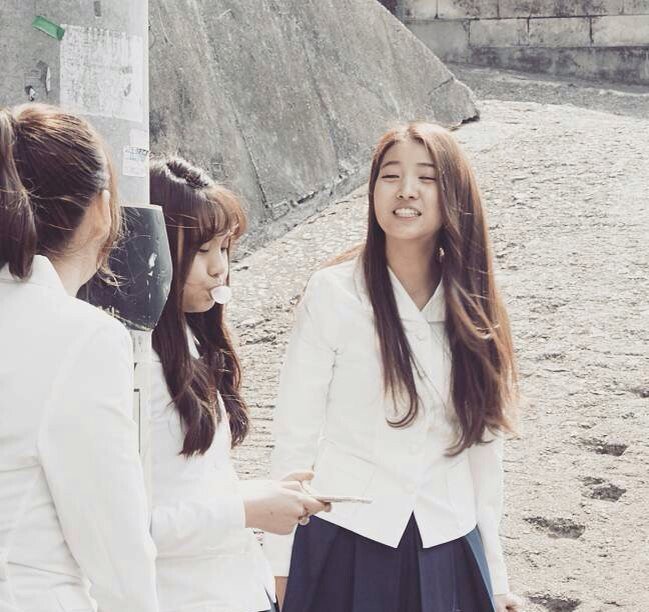 Elle_choo's tweet photo. I want to be those lollipop and that gum ๐
#gfriend to #GangFRIEND real quick https://t.co/JLuXpJFY8T