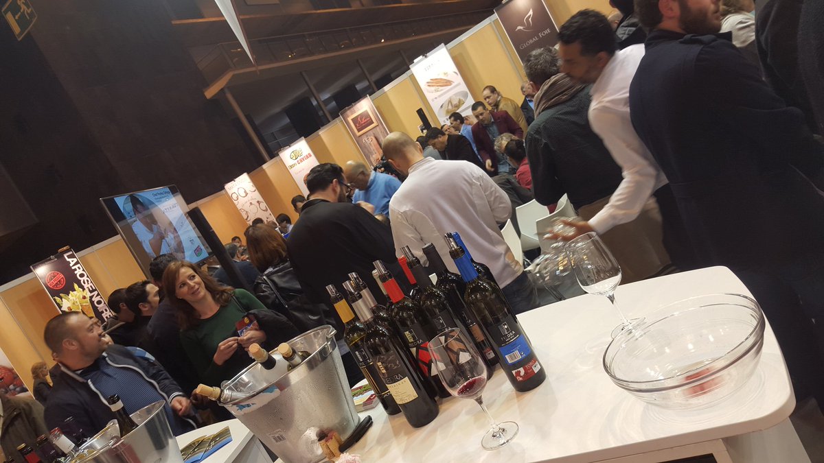 Chef Periko Morales cocinando en directo en nuestro stand de <a href="/piedrawines/">Estancia Piedra SL</a>  del @SalondeGourmets : ¡#VenyVerás!