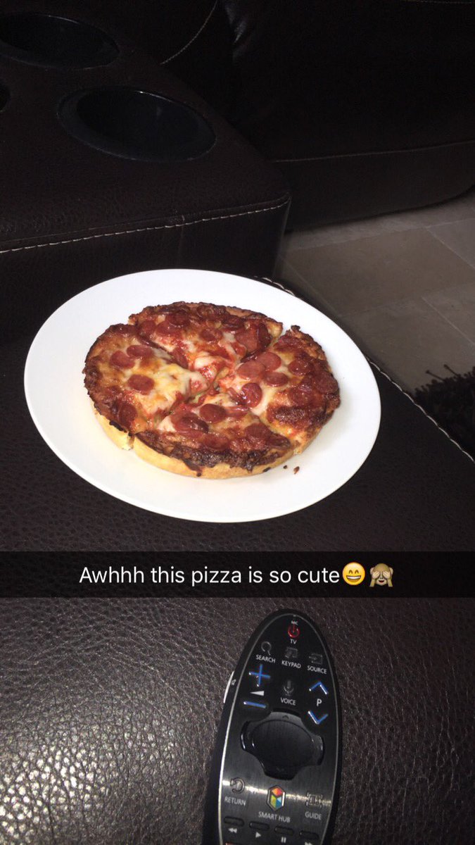 JacJaques's tweet photo. Most adorable little pizza ever!😩 https://t.co/V6oVmBnBFD