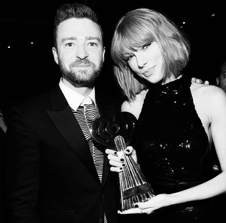 rtl1025's tweet photo. E' #TaylorSwift la regina degli #iHeartAwards e #Adele porta a casa un premio... https://t.co/skG1lpUViS https://t.co/8gQQpfdV6t