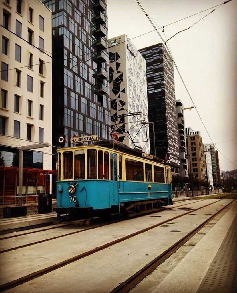 VisitOSLO's tweet image. Something old and something new. Retro tram passing the Barcode. #oslo #visitoslo Photo: @… ift.tt/1RIoTbN
