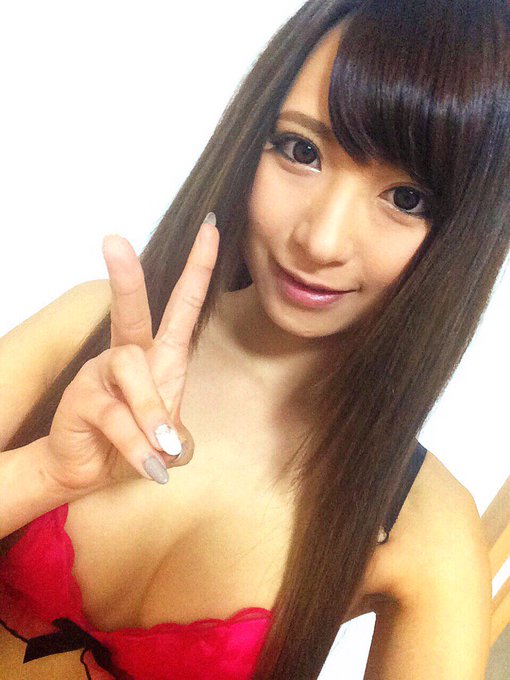 昨日はDMMライブチャットにお越しくださり、ありがとうございました( &acute; ▽ ` )ﾉ♡一番肝心なところでマイクがw 凄く楽しい時間でした♡♡♡沢山楽しんでもらえたかな⁇♡ https://t.co/OVtOM4JbBA