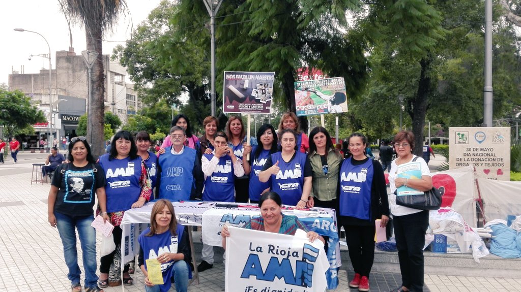 mfergrande's tweet photo. Hoy todos somos #CarlosFuentealba #NosFaltaunMaestro !!! @KeloDeLeonardi @DDHHCTERA https://t.co/f6eCBqK1bz