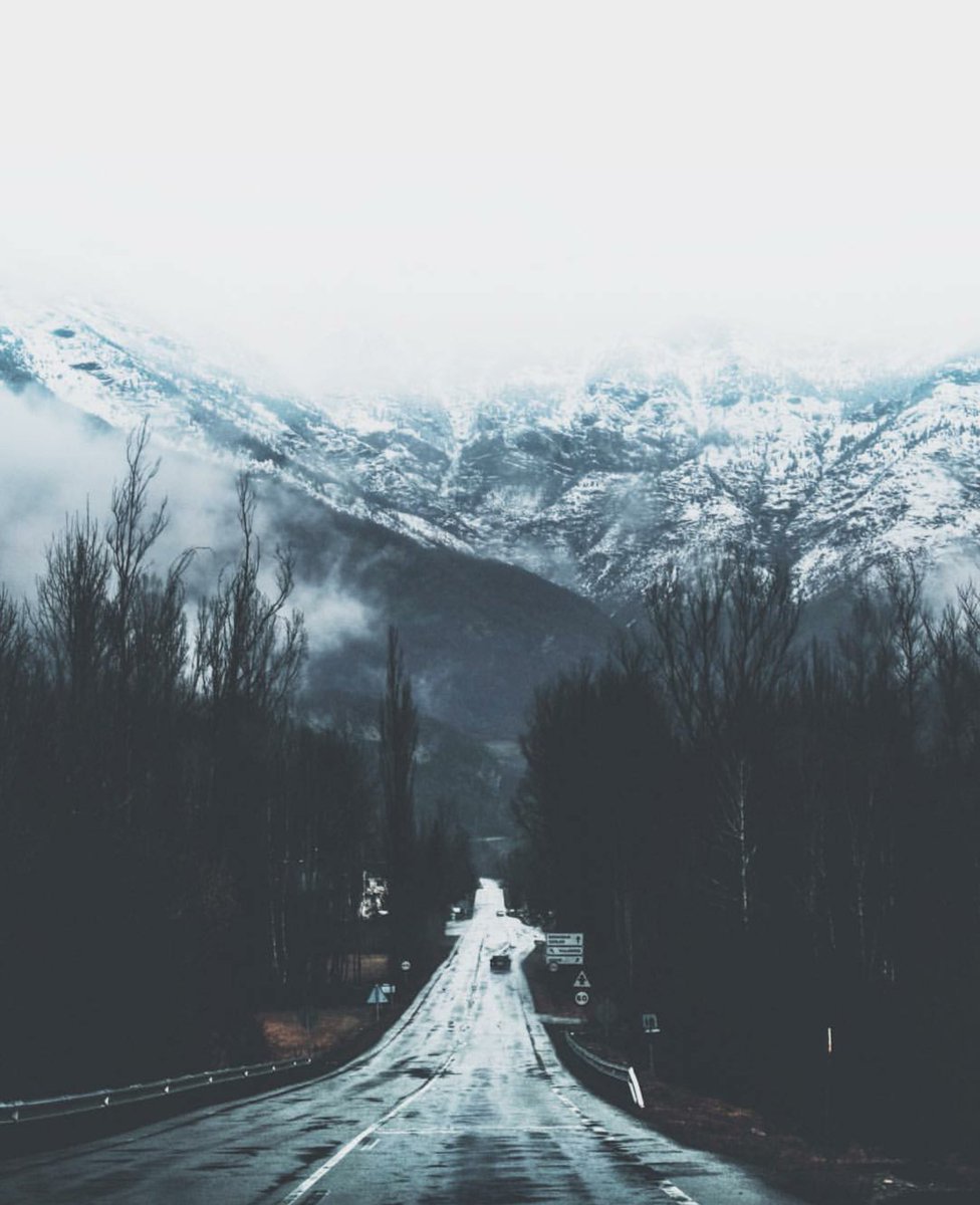G_ailofiu's tweet photo. Duermo en la calle porque hay más estrellas que en ningún hotel. https://t.co/4SooJ1HN3J