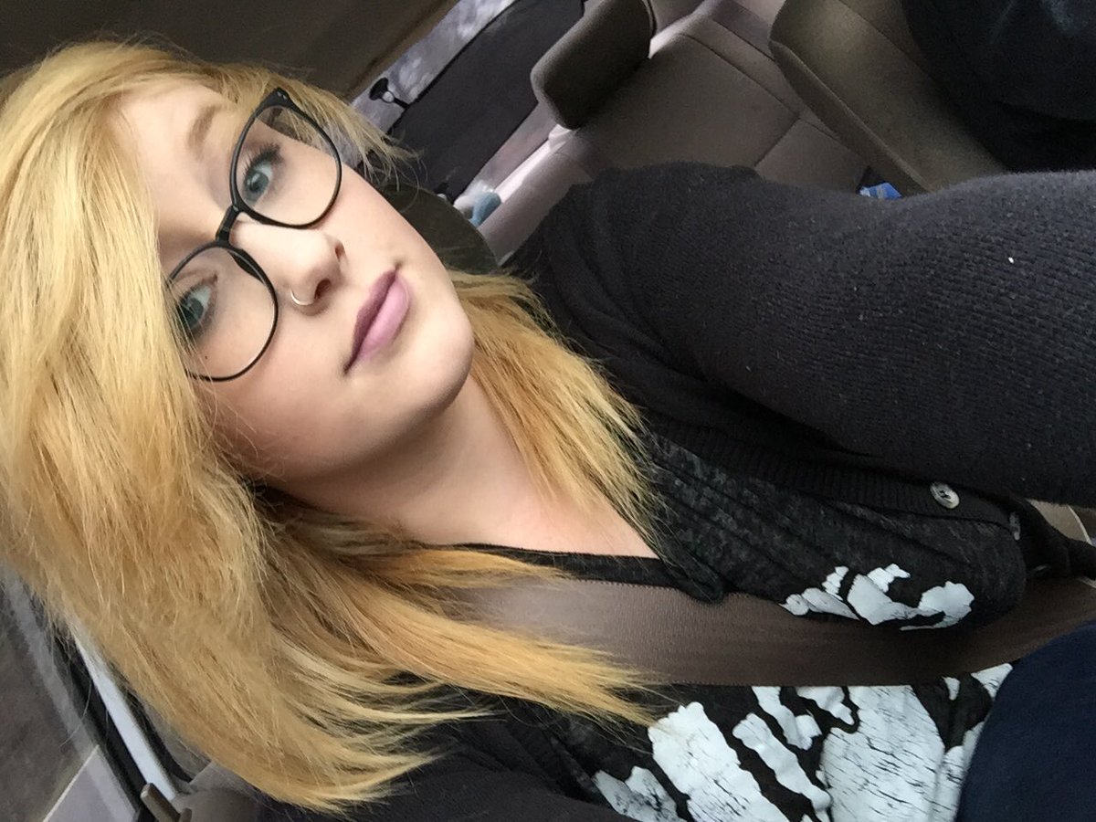kittyc1020's tweet photo. Time for some new makeup and shoes. Who's my next victim 😉😉 #walletrape #Tribute #Goddess @RT_Slave @RTpig #paypig https://t.co/wDOqznLbTM