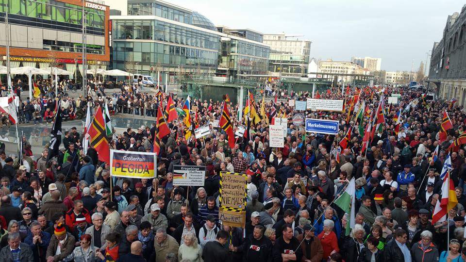 OFFICIAL_PEGIDA's tweet photo. #PEGIDA @ #Dresden 04.04.2016 https://t.co/cjYz35fka6