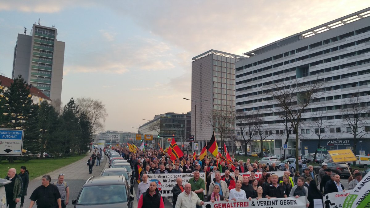 OFFICIAL_PEGIDA's tweet photo. #PEGIDA @ #Dresden 04.04.2016 https://t.co/bCgSBApk0R