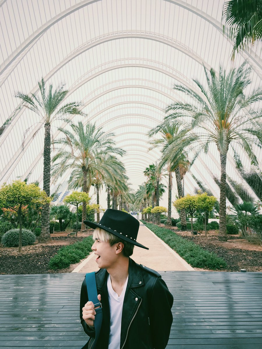OMJamieViolin's tweet photo. Hola 😙 Valencia ✌️
#OMJamie #omj #travelaround #youtuber #spain #junle #rainyday #kpopviolinist #junleinthecity https://t.co/JXHwm9C9f9