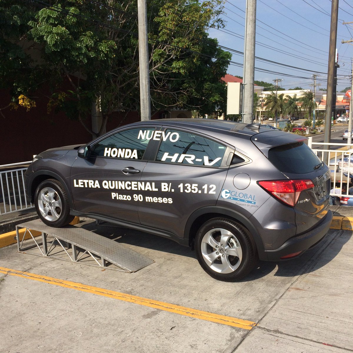 PrintInk_Panama's tweet photo. Rotulacion para @hondapanama en sus nuevos HR-V. #rotulaciones #honda #hrv #panama #lg https://t.co/xPYDQnn6xN