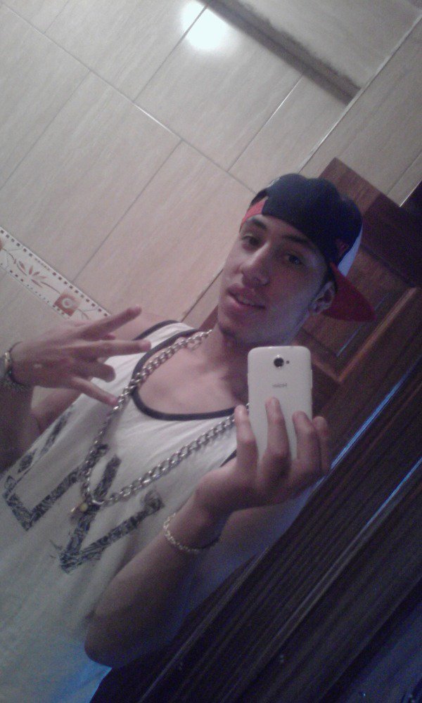 Scaro72Bohemios's tweet photo. Ni por que lloren :$ https://t.co/DDn9BeU3LL