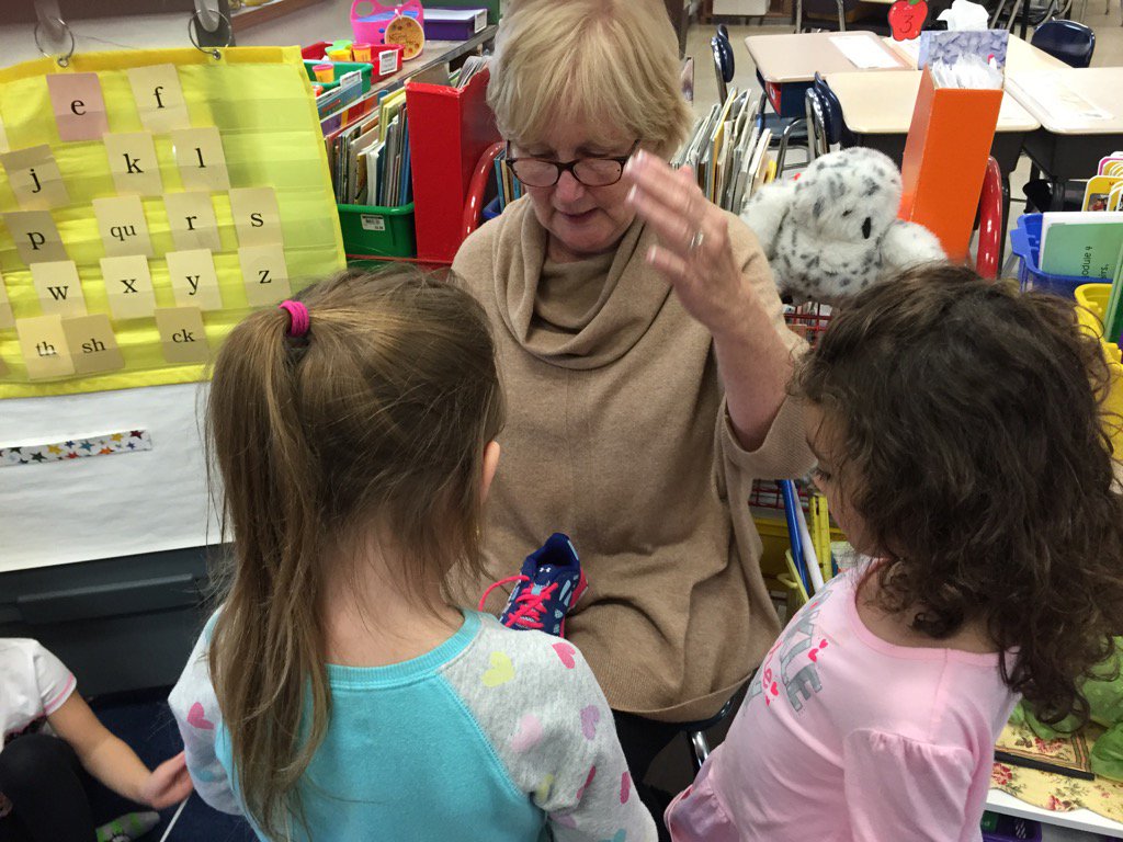 edukate7's tweet photo. Learning how to tie with  Mrs. Drescher.😍 https://t.co/NzIPPrUCBZ