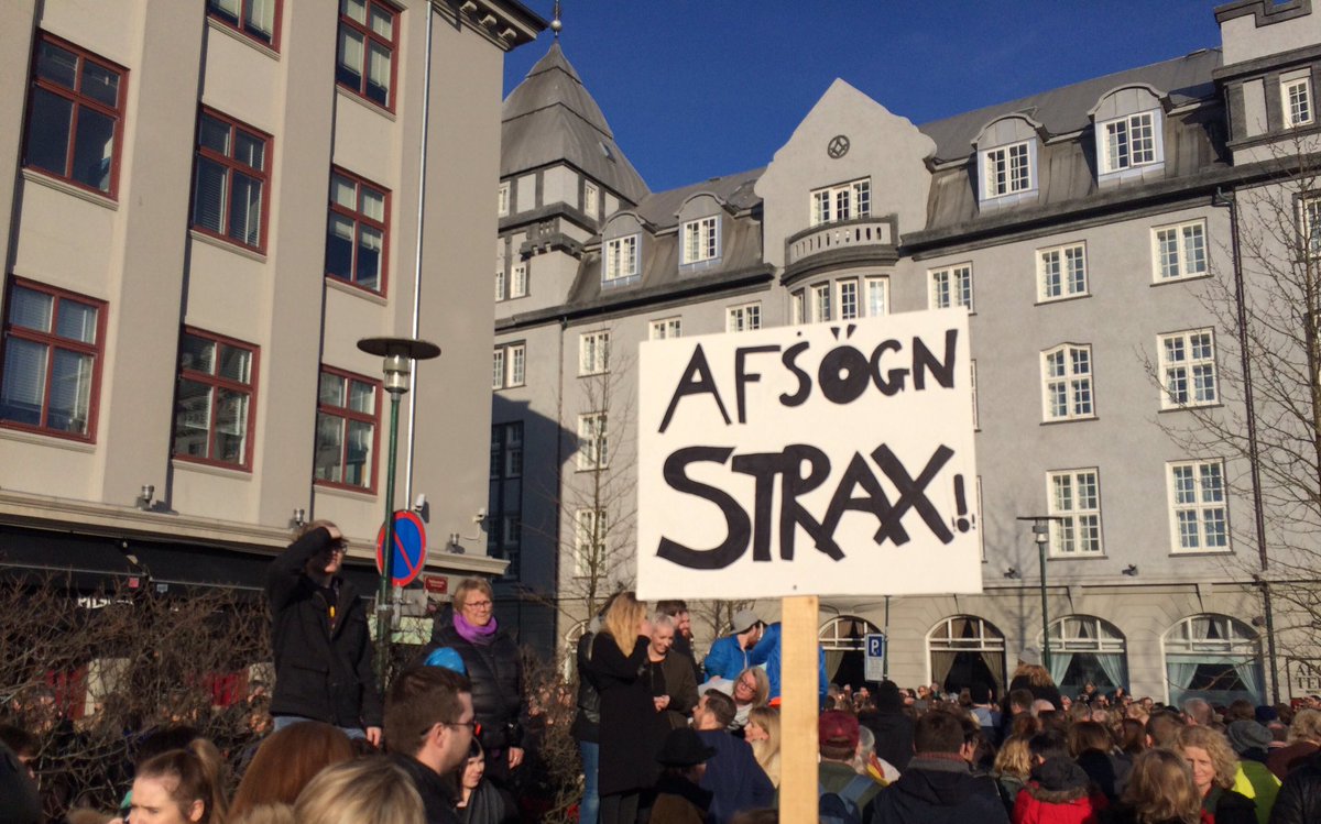eddajons's tweet photo. Ísland í dag #PanamaLeaks #cashljós #panamapapers https://t.co/efoIvfCydF