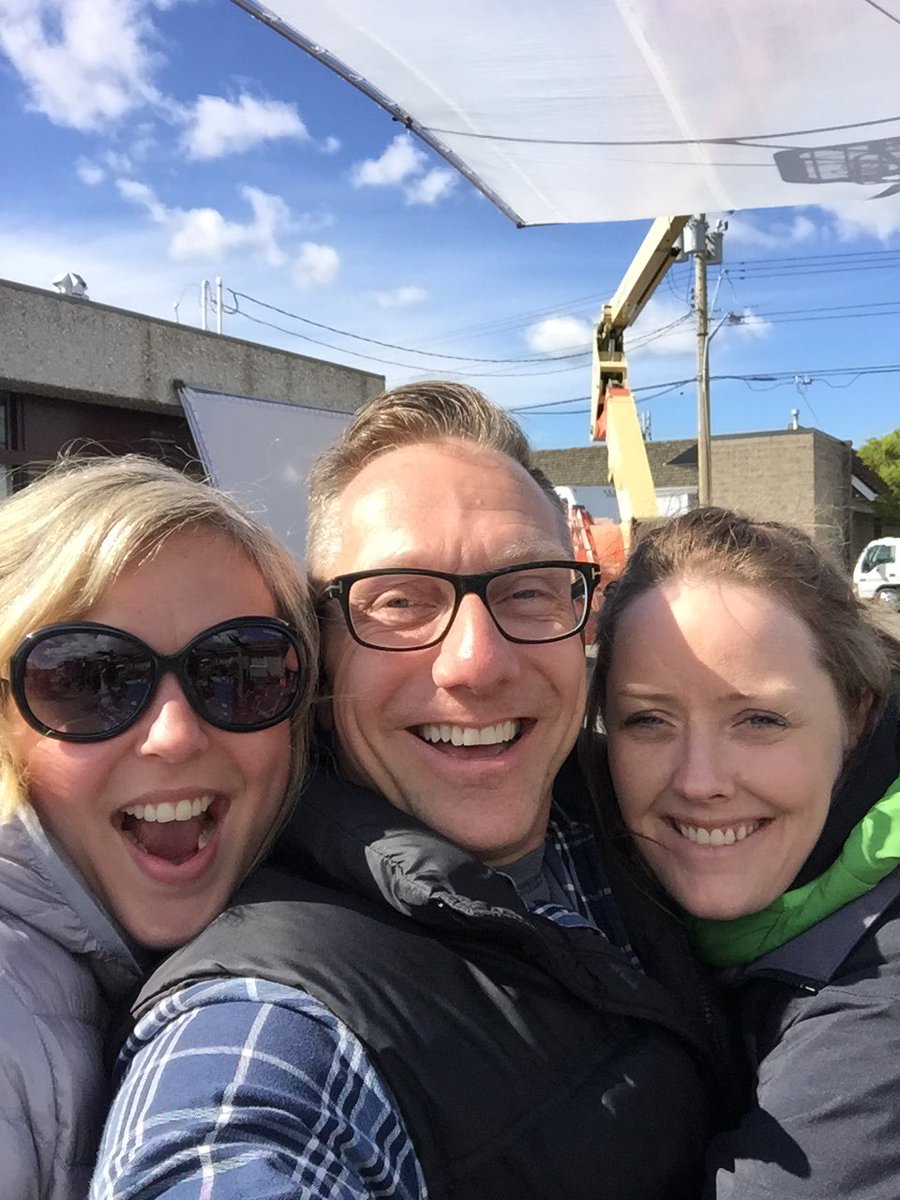 isteveoben's tweet photo. Sunshine!!! Hair/makeup/costumes! @JayDubHair @makeupapril Impastor #impastorseason2 #setlife https://t.co/AqTA826eVI