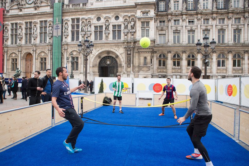 Paris's tweet photo. Vous êtes prêts pour l'#EURO2016 ? 

 Venez vous entraîner au #ParisSportsParc 💪 ⚽ https://t.co/Js4cgMsJC5 https://t.co/Of4Q5X5Ltl