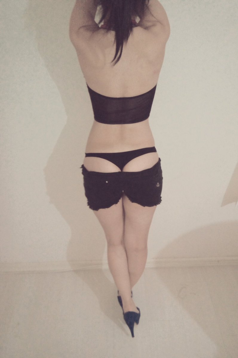 Merhaba beyler partneriniz Şimal ben keyifli vakit geçirmek için 0551 621 73 08 arayın bekliyorum.