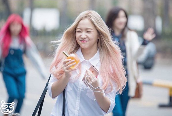 yeyerkm's tweet photo. @Hyjaesilver /senyum/ baiklaah oppa yang sedang ulang tahuunn>.< https://t.co/M06EZCSnMn
