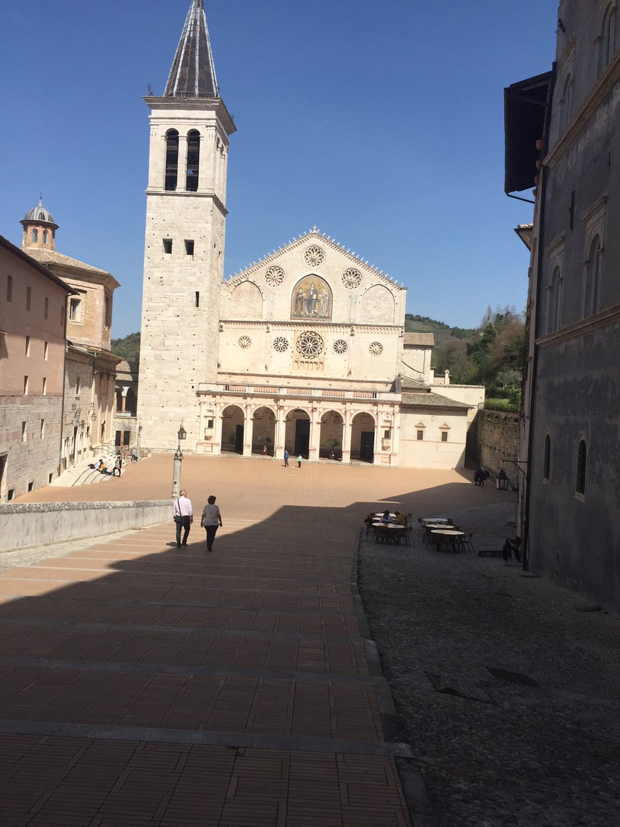 StEdsCathChoir's tweet photo. Not much time to look around, but we went in the Cathedral and walked around the castle perimeter, with great views. https://t.co/iPasM9yW0t