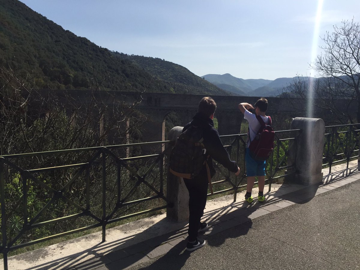 StEdsCathChoir's tweet photo. Not much time to look around, but we went in the Cathedral and walked around the castle perimeter, with great views. https://t.co/iPasM9yW0t