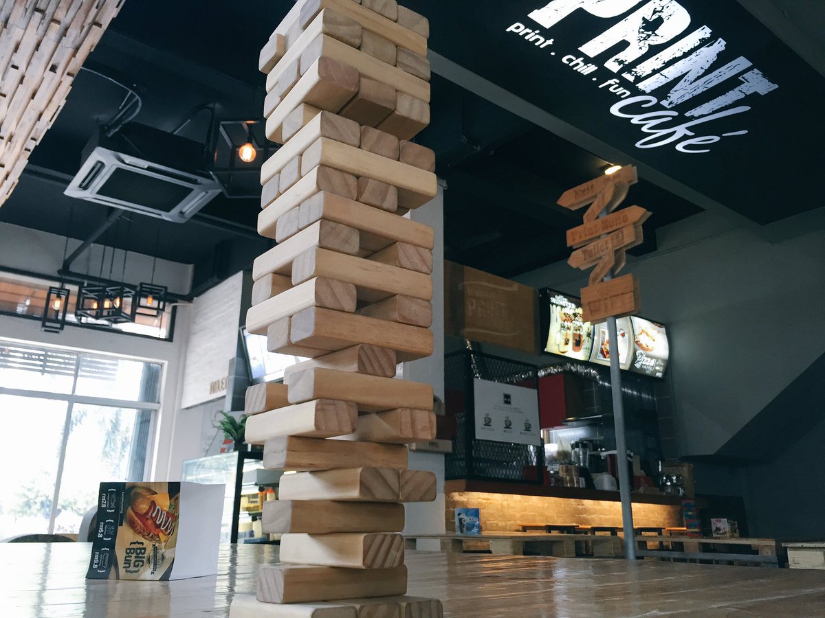 shrwnjsph's tweet photo. Here you can drink and play jenga while waiting for your papers to be printed. @KKCity #printcafe https://t.co/LvFf6rt68u