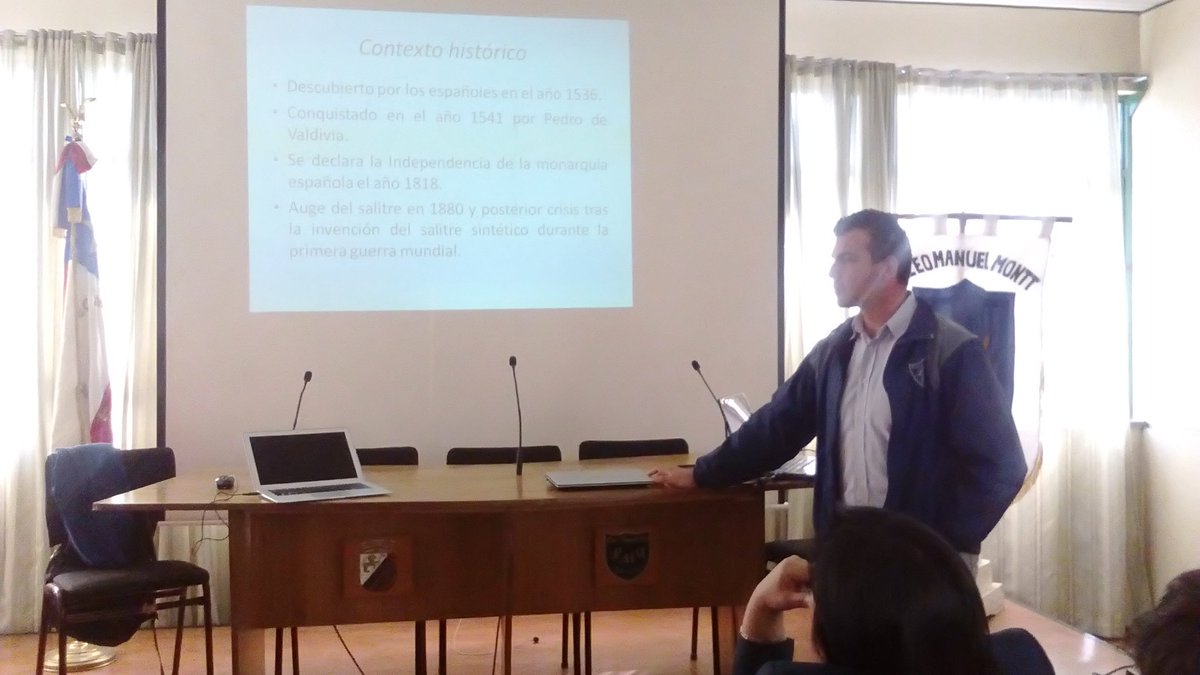 DAEMSanJavier's tweet photo. Exposicion sobre la realidad vitivinicola nacional en liceo Manuel Montt en marco convenio con region de La Borgoña. https://t.co/y874lD5VMu