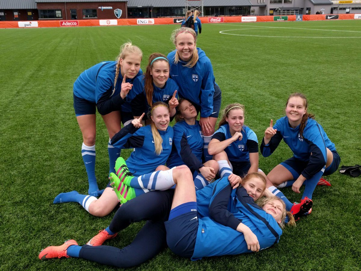 HelmaritFI's tweet photo. Viimeistelytreenien perinteisessä kohtaamisessa TU19-maajoukkueen vanhat voitti junnut. #Pikkuhelmarit https://t.co/m9kJ6Gymka