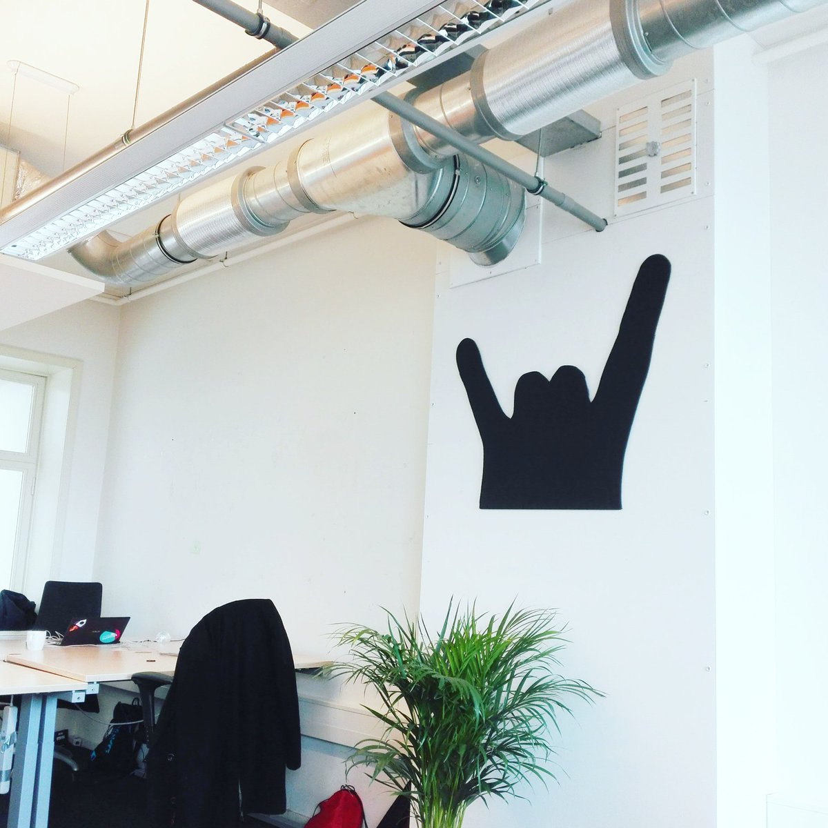 ChasingSpaces's tweet photo. Wij zijn alweer hard aan het werk op onze nieuwe werkplek. #rockstart #herengracht #amsterdam https://t.co/KSfLH089Ln