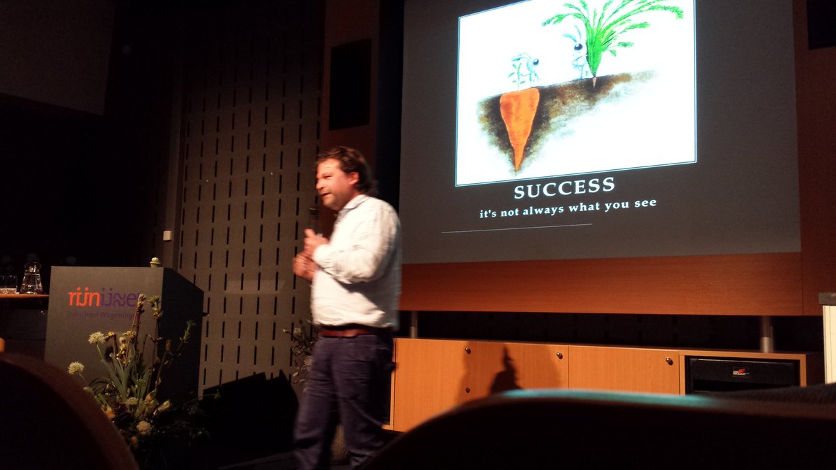 FoodProfDay's tweet photo. Jonathan Karpathios: we gaan met de natuur samenwerken in plaats van tegenwerken #foodprofday2016 https://t.co/DwDNIy58wv