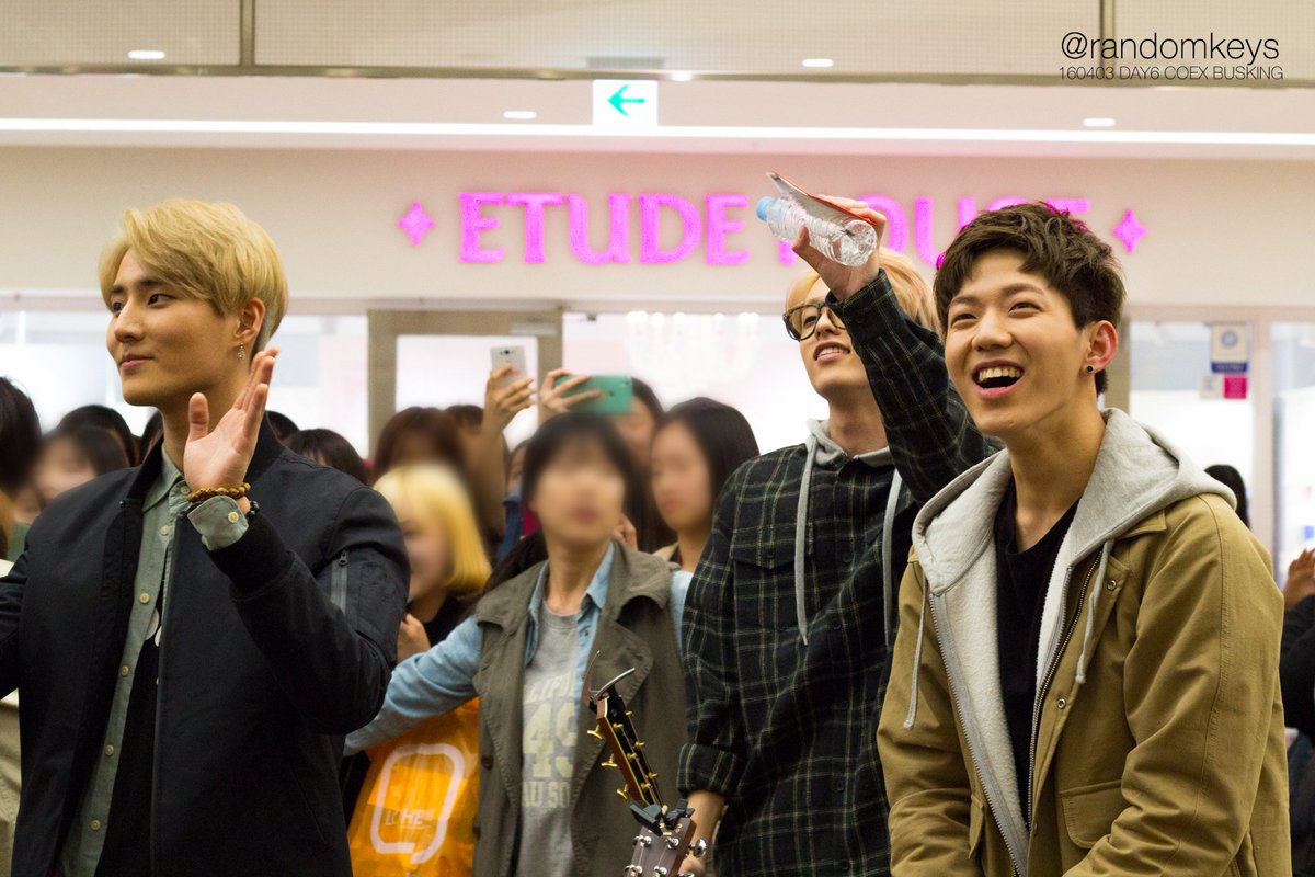rand0mkeys's tweet photo. 160403 day6 coex live plaza busking

#DAY6 #데이식스 #youngk #jae #영현 #제이 #dowoon #도운 https://t.co/iE4rlQeF8W