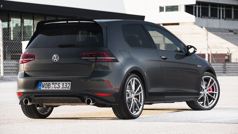 Jóvenes, no tan jóvenes, hombres, mujeres... ¿qué tendrá que a todo el mundo le gusta? #VWGolfGTI Clubsport