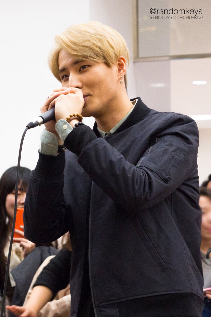 rand0mkeys's tweet photo. 160403 day6 coex live plaza busking

#DAY6 #데이식스 #youngk #영현 https://t.co/idtdOKI1u6