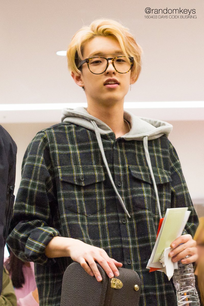 rand0mkeys's tweet photo. ㅠㅠㅠㅠㅠㅠ 

160403 day6 coex live plaza busking

#DAY6 #데이식스 #jae #제이 https://t.co/7HqiXHgCdl