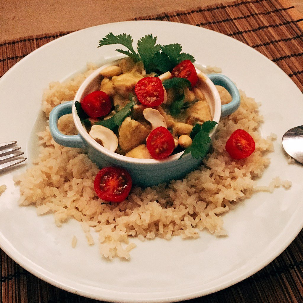 Silvia_Wildcat's tweet photo. Ginger chicken https://t.co/MxqK4p2iQI https://t.co/a0KIkISYmL