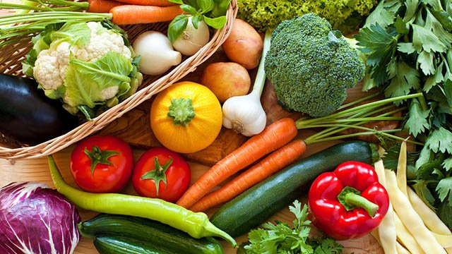 è guerra tra #vegani e onnivori: si tratta di un regime alimentare o di una scelta etica? goo.gl/lrxUBY