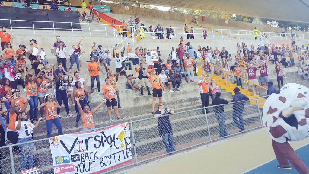 SpurRestaurant's tweet photo. Our #CatchABurger mascot doing his thing out at the UJ vs Pukke @varsitycup match today! ๐ https://t.co/ri29msf4v9