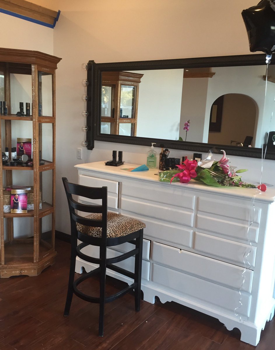 SallyVanS's tweet photo. Now open! The A LIST at Indo Salon. Come check out new makeup counter. Call me! #StudioEssentialsCosmetics https://t.co/3u5ayXEM8o