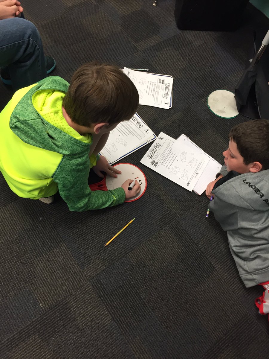 KLash_Prairie's tweet photo. Teamwork finding volume of irregular shapes! #team512 @prairiepanthers https://t.co/qEYRZihGyq