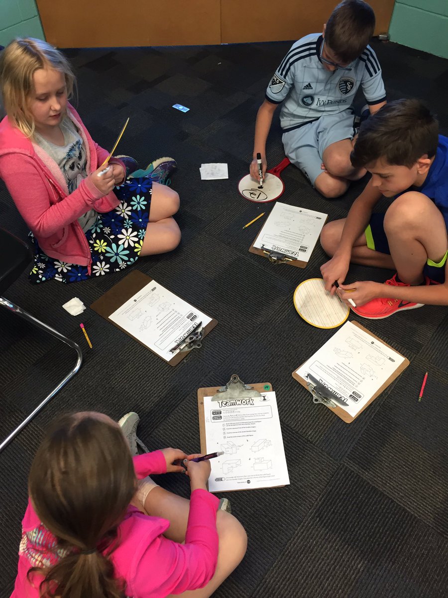 KLash_Prairie's tweet photo. Teamwork finding volume of irregular shapes! #team512 @prairiepanthers https://t.co/qEYRZihGyq