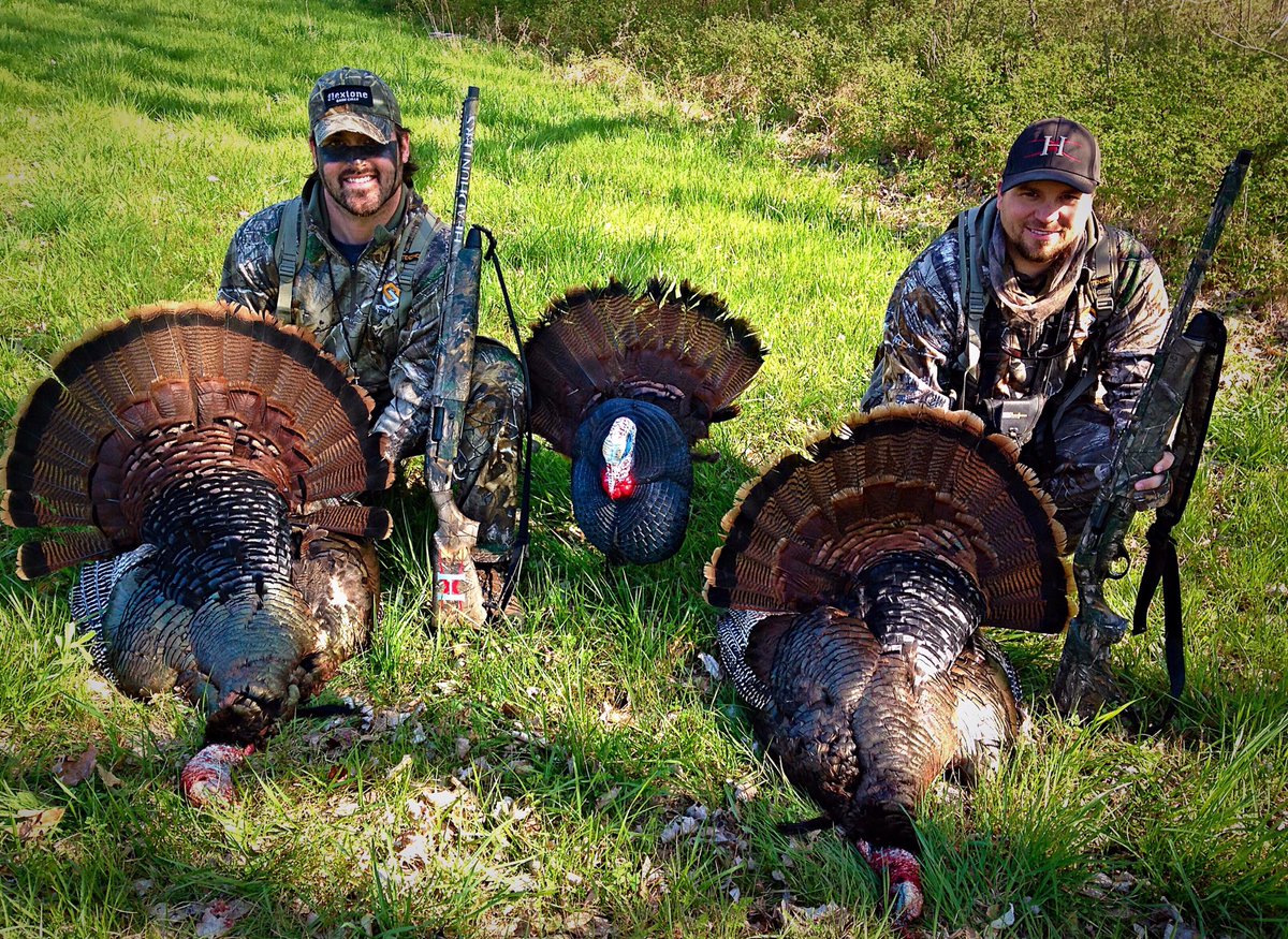 Heck of a morning in Tennesee! #DoubledUp #TurkeysBeFloppin <a href="/FlextoneGC/">Flextone Game Calls</a> <a href="/Beretta_USA/">BERETTA USA</a> <a href="/Realtree/">Realtree</a> <a href="/HeadHunters_TV/">HeadHuntersTV</a>