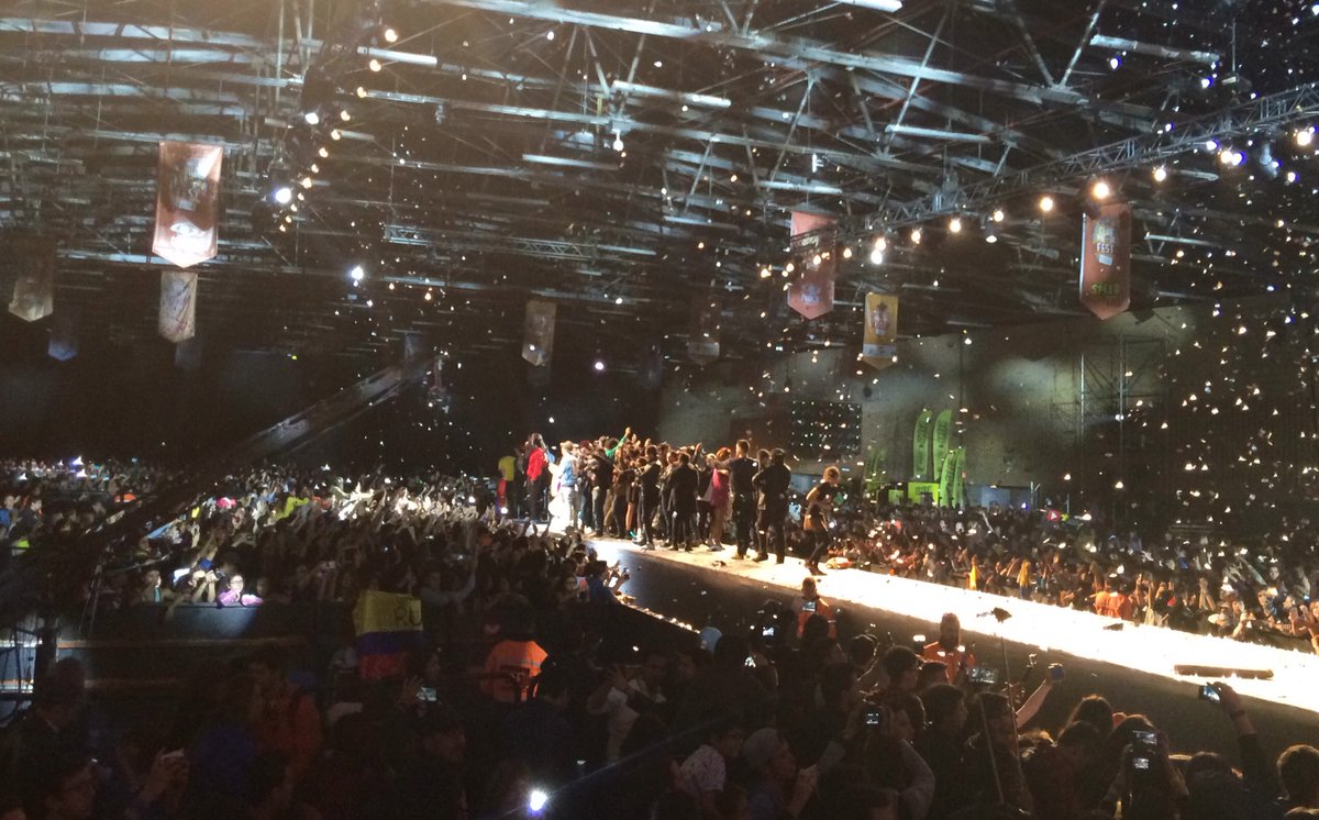 ClubMediaFest's tweet photo. ¡Colombia! Fue increíble esta parada del tour.
México: allá vamos.
¡16.000 gracias! https://t.co/ColkLuM2Ha