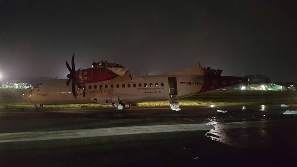 airlivenet's tweet photo. Correction: the ground collision happent between a Boeing 737-800 and an ATR42 https://t.co/jef9sWNdvX https://t.co/oCTYOcXXZ3