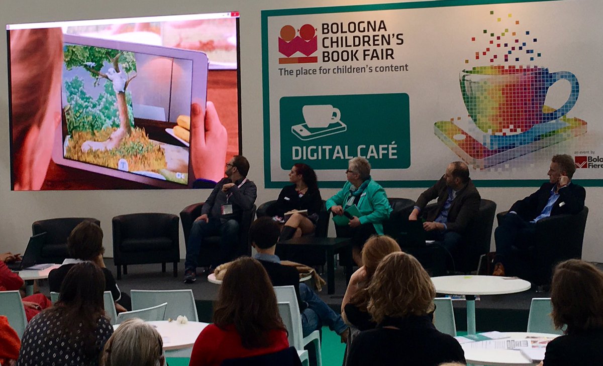 StoryDOCKS's tweet photo. Für Till Weitendorf ist #SuperBuch eine ideale Kombination des besten aus beiden Welten - digital + analog #BCBF16 https://t.co/COal4VWIHH