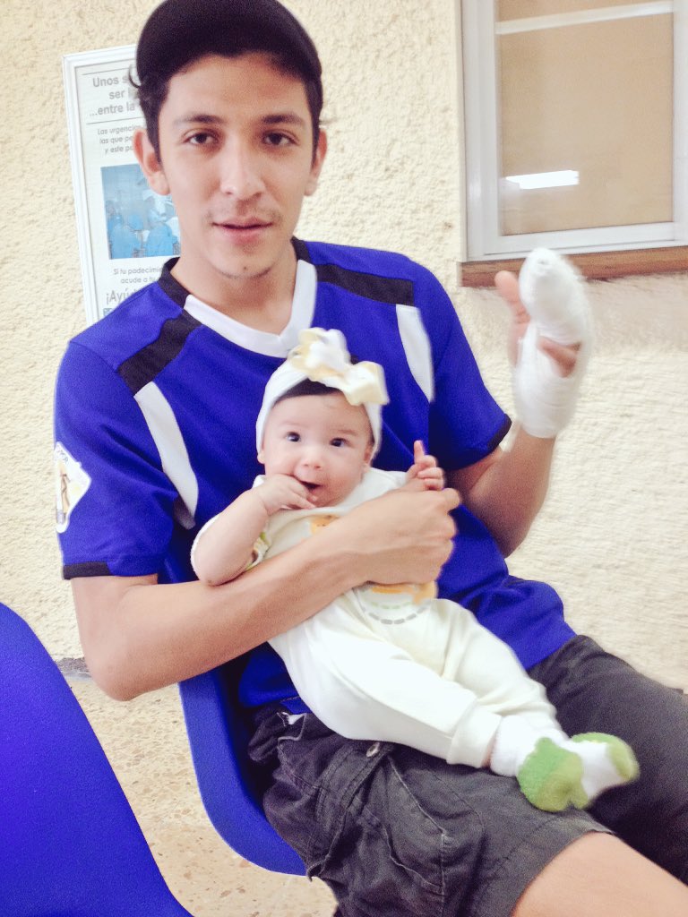 AriielGM's tweet photo. En curación con mi hija https://t.co/dwekyKjYFM