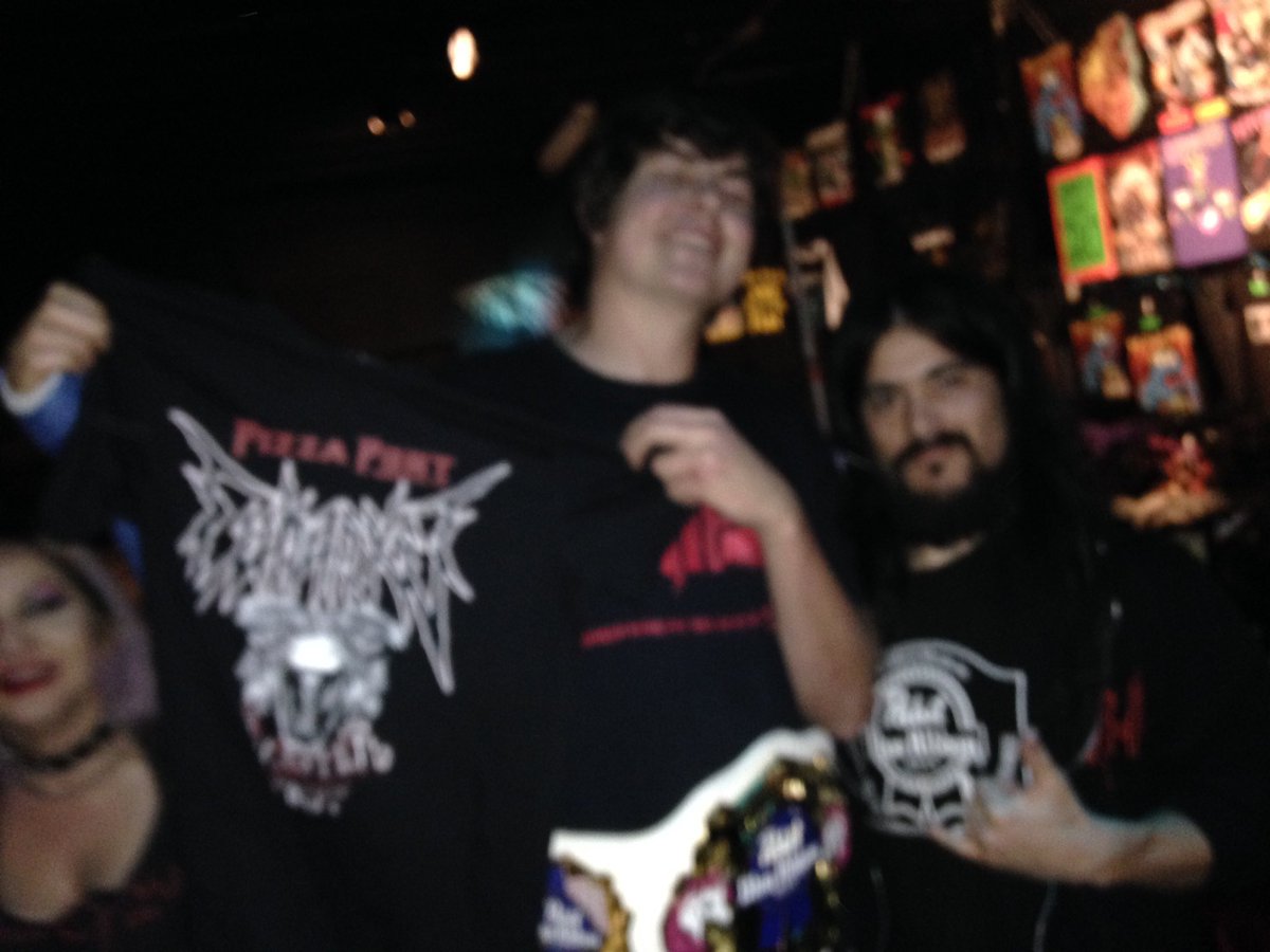 Eukaryst's tweet photo. Kickin it with the champ @tallboy_tm at the show last night with @Nekrogoblikon #TUFF #PBR https://t.co/1tC7x8AMm1