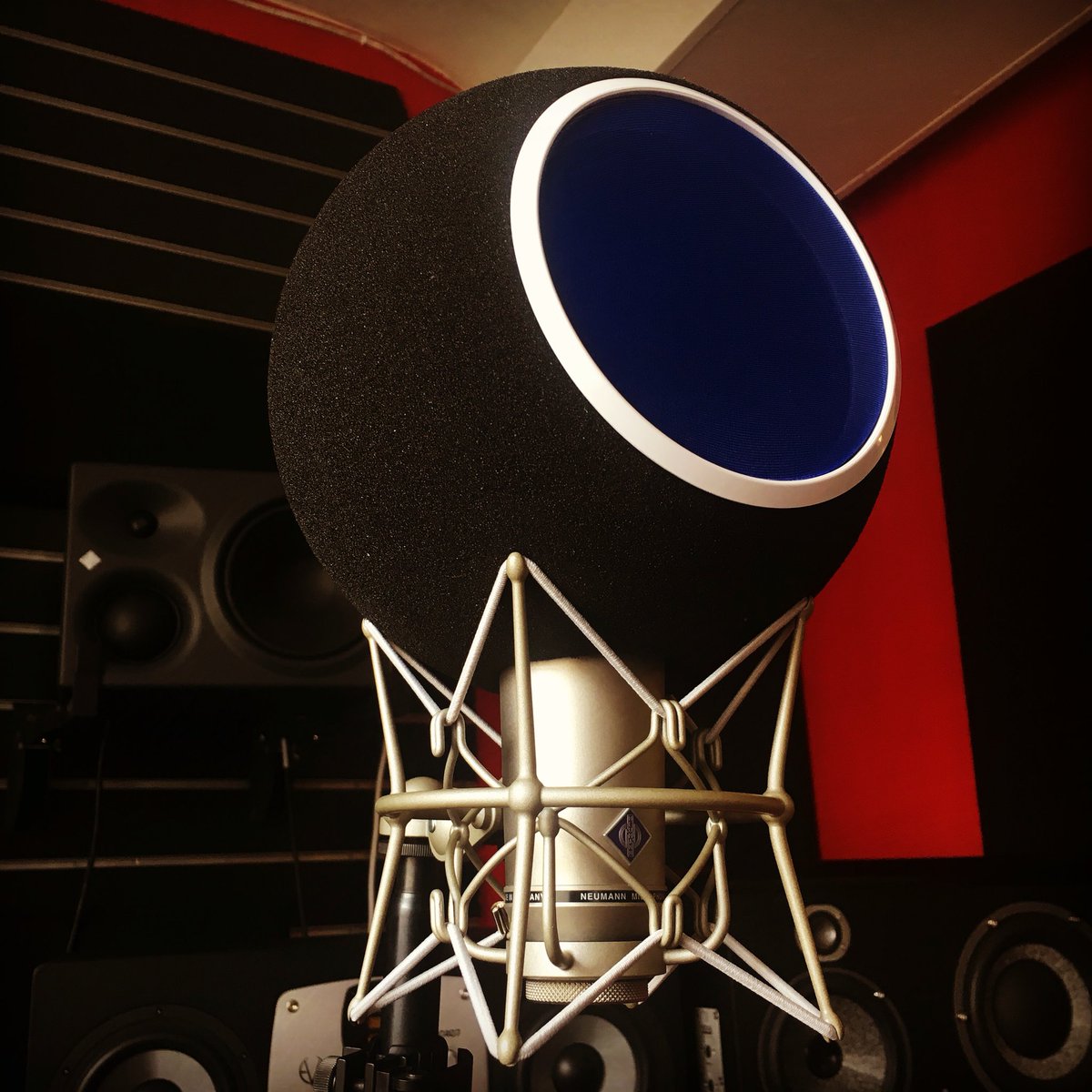 RedDogLondon's tweet photo. The world's smallest footprint #vocalbooth! https://t.co/oSzRB9aDlr @kaoticaeyeball on demo @RedDogLondon #recording https://t.co/v74t6TjCA0