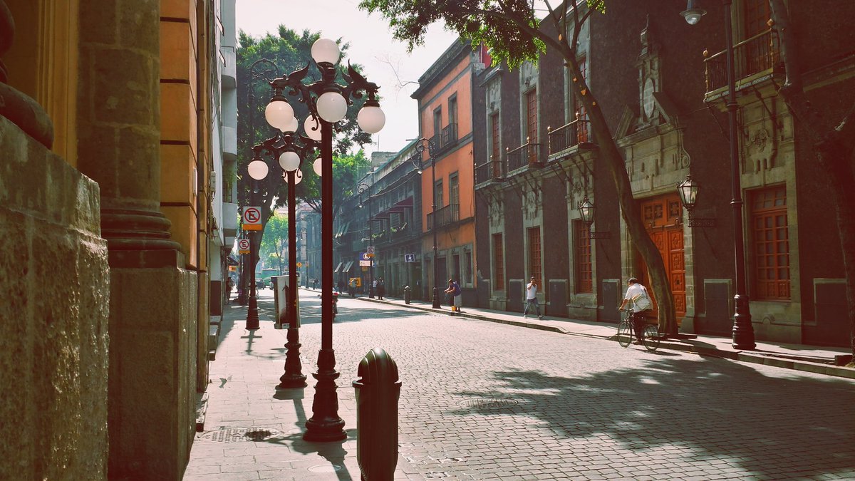 RayZamarripa's tweet photo. Donceles. Centro Histérico. #CDMX #antesDF Vamos a chambear. https://t.co/5DrTAEAOTJ