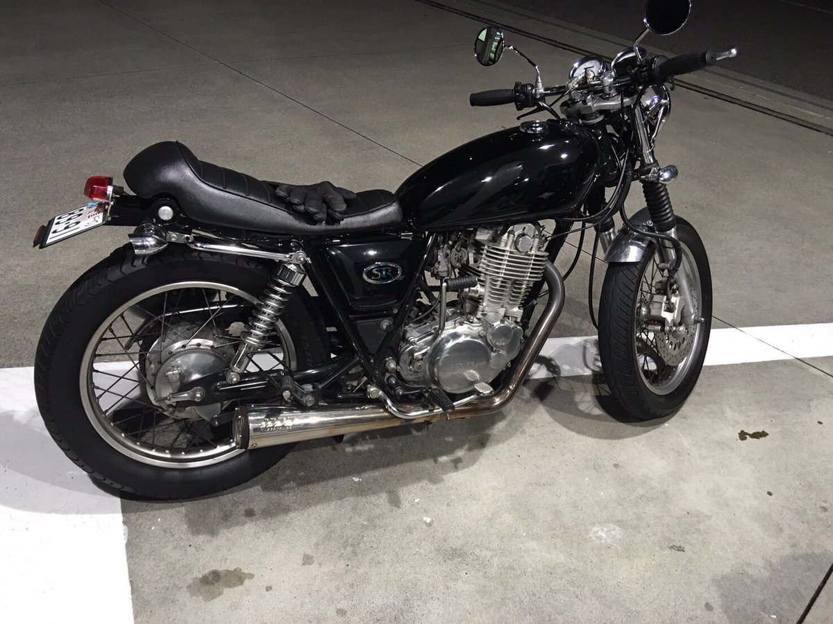 Steel Riders Twitterissa メンバー紹介 タニ兵士長 所有バイク Sr400 モデルやってるイケメン高身長ライダー バイクもお洒落なsrだ カフェレーサーを目指してカスタムをしている チームでは最年少 よく寝坊をするので注意 T Co Alk7jtjnvk