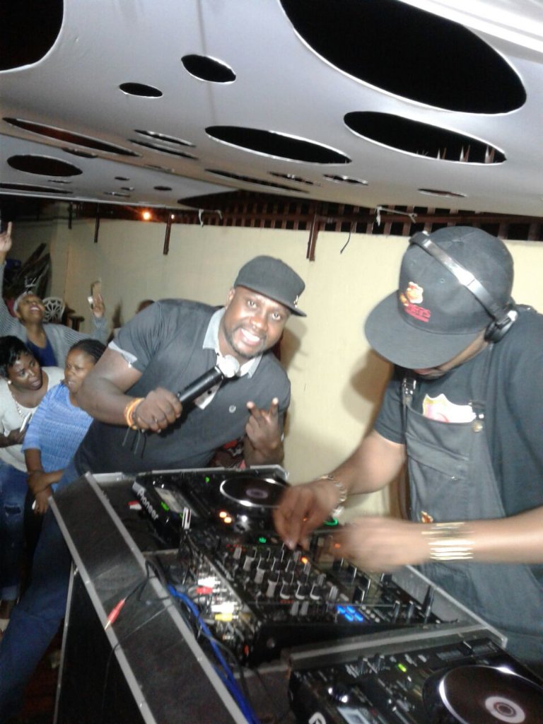 JohnCindi's tweet photo. With dj sbu https://t.co/UbjP0gl5kA