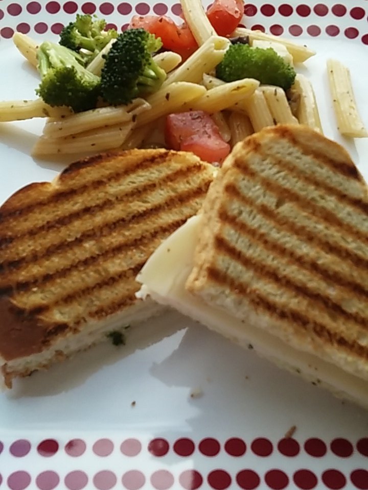 taherlunch's tweet photo. #turkey #panini #pastasalad #sandwichway #lunchisserved #healthyliving #taher ๐ https://t.co/avNhiPM88p