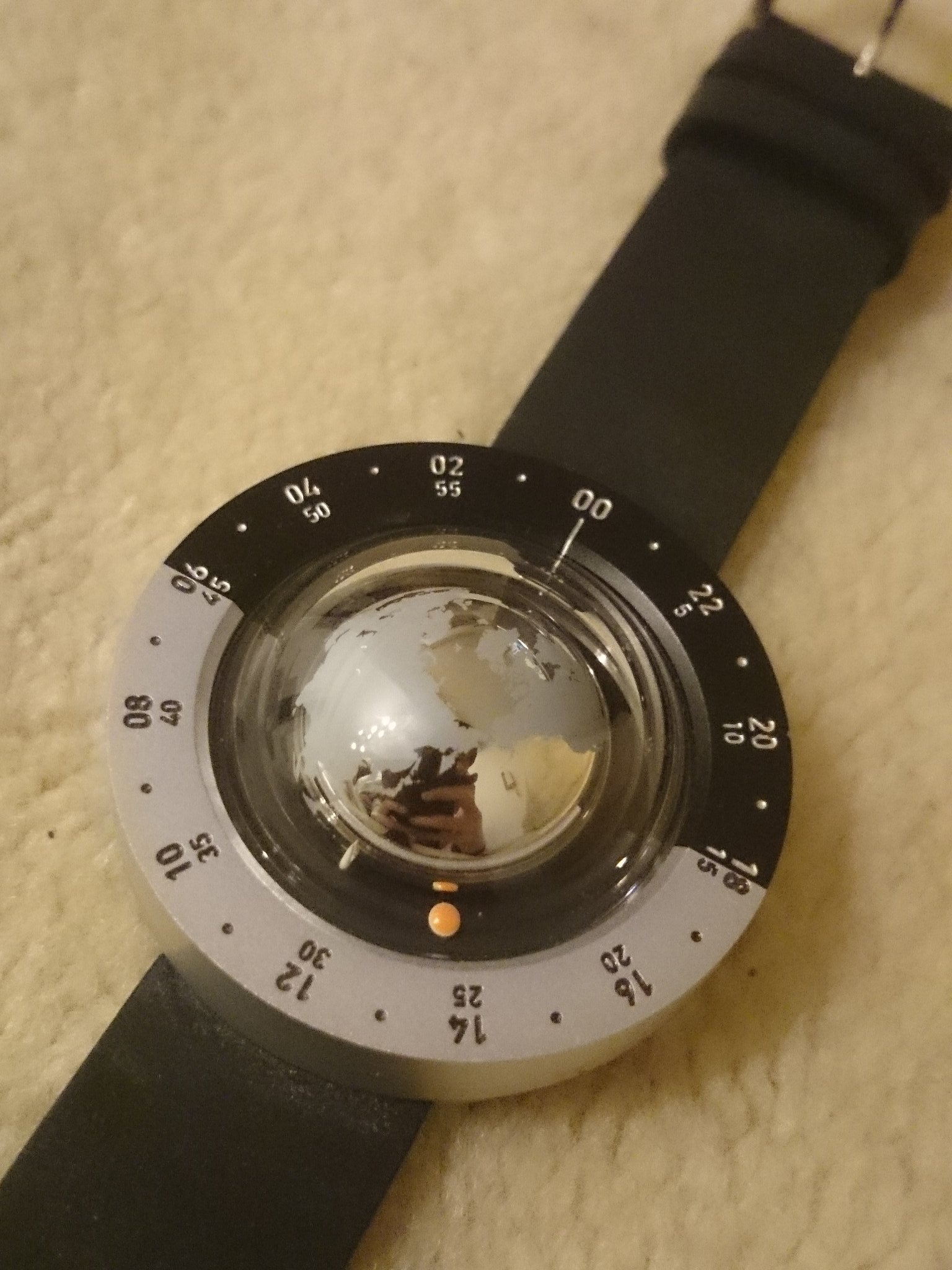 ゆたまる Pa Twitter 自分が持ってる時計で１番変わった腕時計 24時間計になってて地球の自転と同じ左回り 慣れないと何時か読めないw Https T Co 3wk6zjjdgn