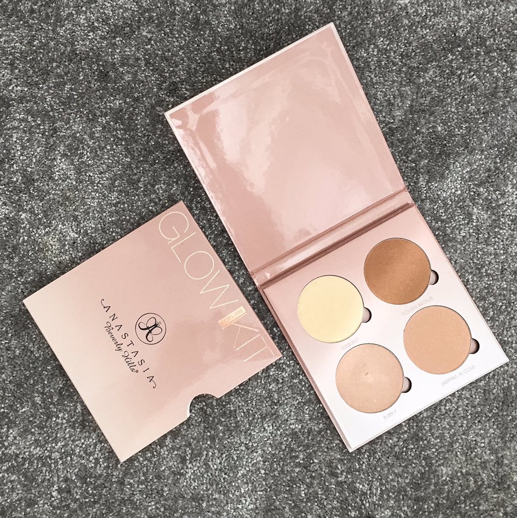 Love my new glow kit from <a href="/ABHcosmetics/">Anastasia Beverly Hills</a> 😍 #makeup